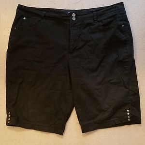 Bandolino Black Light Cotton Shorts